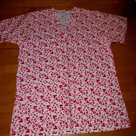 Womens Valentines printed V neck Scrub top Size Assumed a Medium - Picture 2 of 6